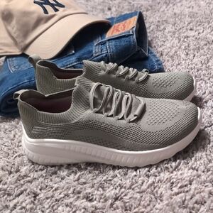 Sketchers Slip Resistant Sneakers